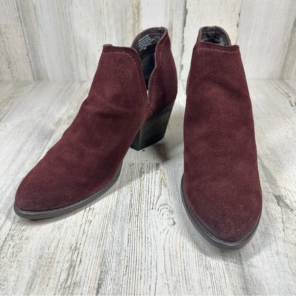 Steve Madden Adelphie Cut Out Burgundy Suede Ankle Boots #457 - Picture 2 of 10